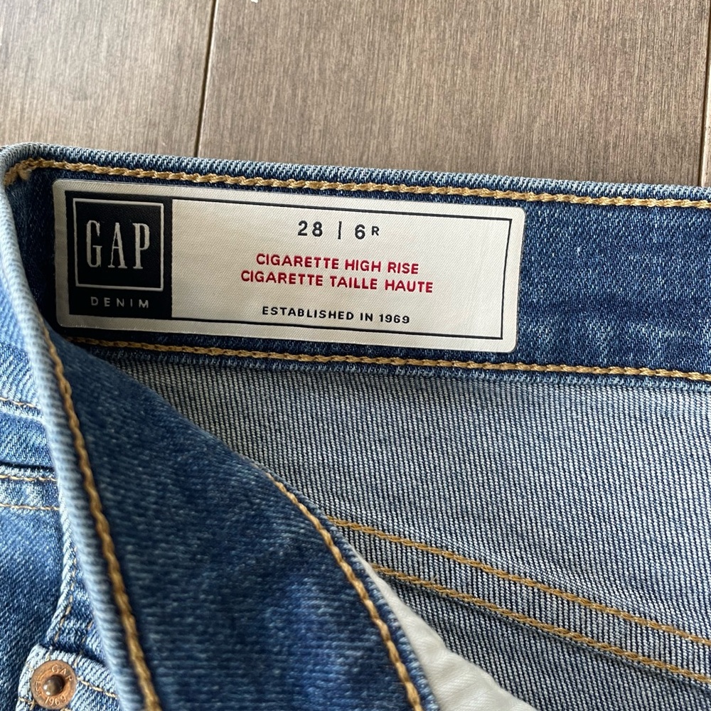Gap vintage slim high rise jeans, medium blue, size 28 - Picture 2 of 7